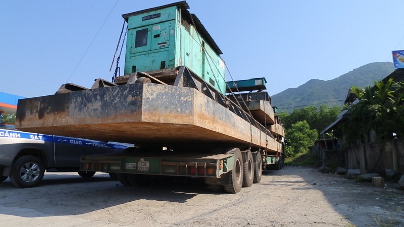 Doanh nghiệp chở cây ‘quái thú’ lại bị phạt 77 triệu đồng