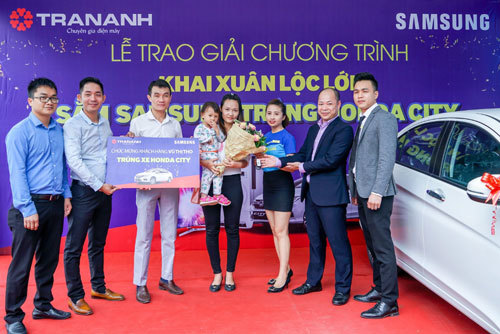 Trần Anh trao giải 'Lộc Samsung - Trúng xe hơi Honda City'