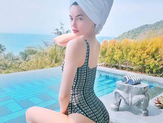 Cuộc đua áo tắm gợi cảm của các 'chị đẹp' Việt