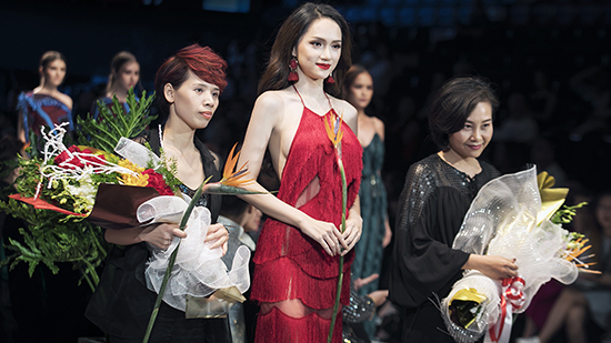Hương Giang Idol gây bất ngờ khi làm vedette show thời trang