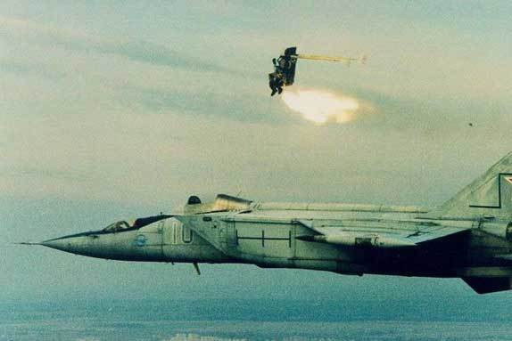 Máy bay đáp hụt, lao xuống biển