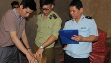 Nửa đêm mật phục bắt 6 xe ô tô chở đầy hàng Tàu Nửa đêm mật phục bắt 6 xe ô tô chở đầy hàng Tàu