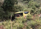 Xe bồn lao xuống đèo ở Kom Tum, tài xế tử nạn