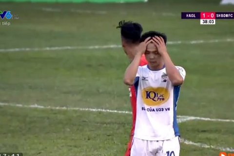 HAGL 1-0 SHB Đà Nẵng: Công Phượng sút bóng dội xà ngang