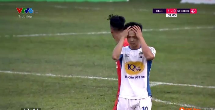 HAGL 1-0 SHB Đà Nẵng: Công Phượng sút bóng dội xà ngang