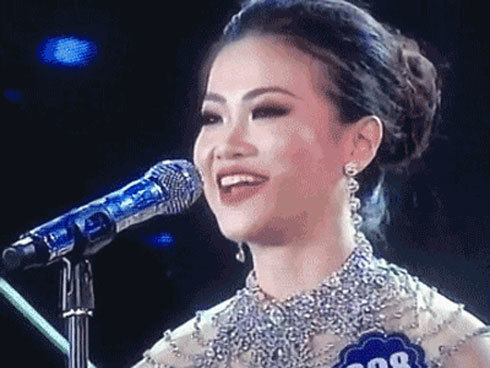 Thí sinh Hoa hậu Biển bất ngờ 'bắn' tiếng Anh, khán giả xì xào 'ban giám khảo hiểu không?'