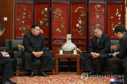 Kim Jong Un bất ngờ tới thăm Đại sứ quán Trung Quốc