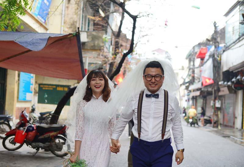 Cô gái Việt và chàng trai Hàn nên duyên từ chiếc mũ bỏ quên