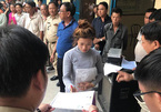 Trao thẻ ngoại kiều cho người gốc Việt ở Campuchia