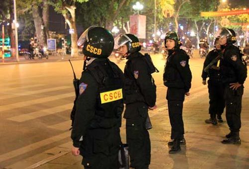 Cảnh sát 113 được quyền khám người kiểm tra ví không  Pháp luật  Việt  Giải Trí