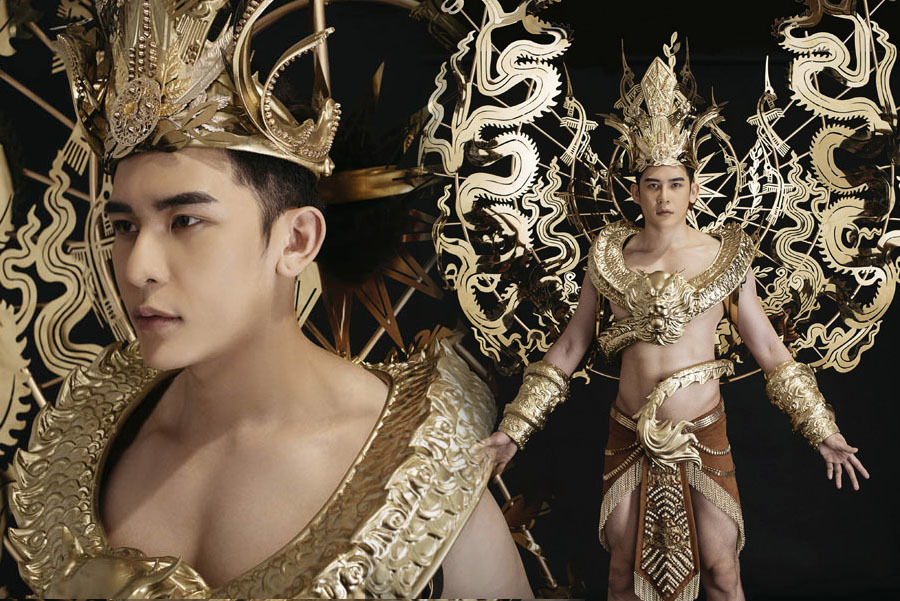 Mẫu Việt mang trang phục dát vàng nặng 40kg thi Nam Vương 2018