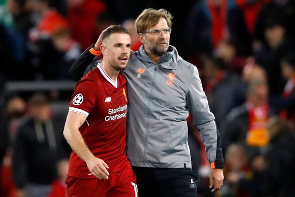 HLV Klopp gượng cười: 