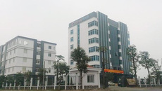 Giám đốc ngân hàng nhảy lầu khi công an thực hiện lệnh khám xét