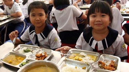 “Bớt xén khẩu phần bữa ăn của học sinh là tội ác”