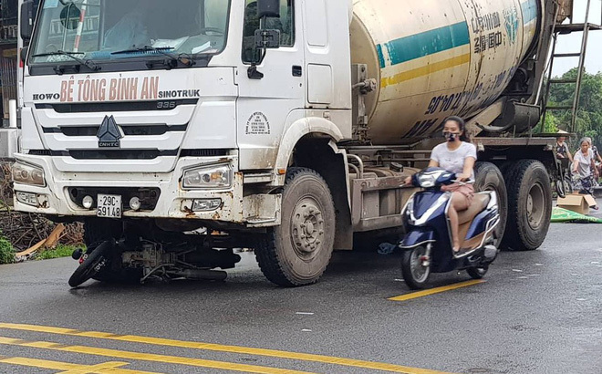 Hà Nội: 2 người tử vong dưới gầm xe bồn