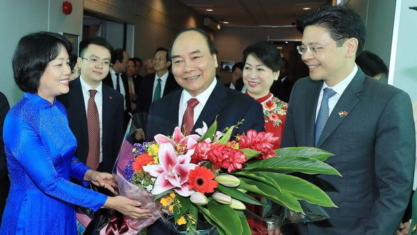 Thủ tướng bắt đầu thăm chính thức Singapore