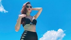 Midu diện bikini phô diễn vòng 1 nóng bỏng