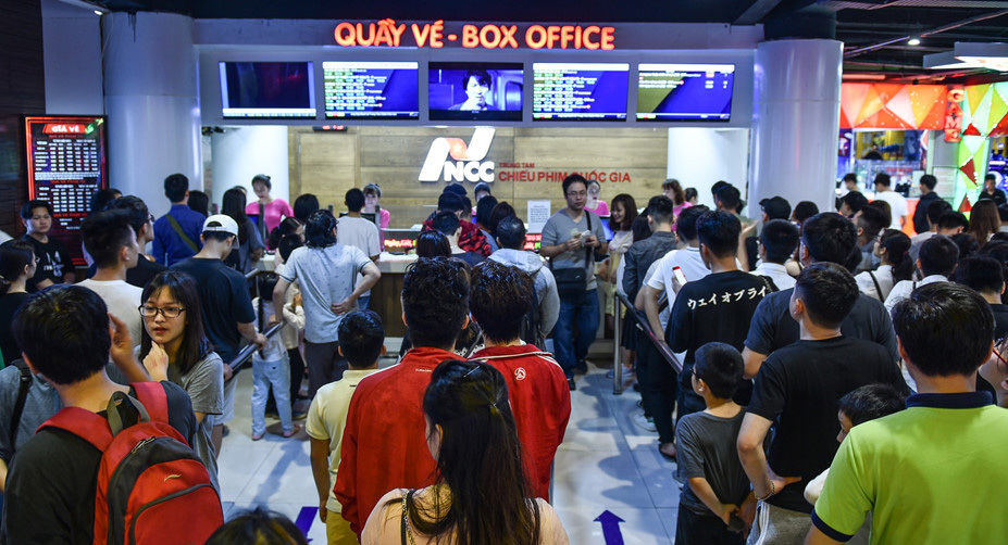 Khán giả đổ xô ra rạp xem 'Avengers: Cuộc chiến vô cực'