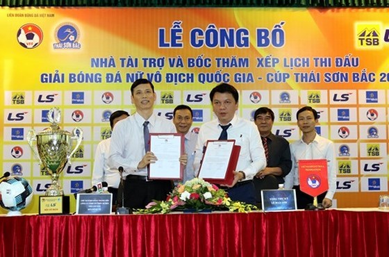 300 triệu đồng cho ngôi hậu bóng đá nữ VĐQG 2018