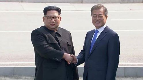 Lãnh đạo Hàn - Triều gặp mặt lần đầu sau 11 năm