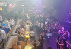 Đột kích quán bar ăn chơi ở trung tâm Sài Gòn