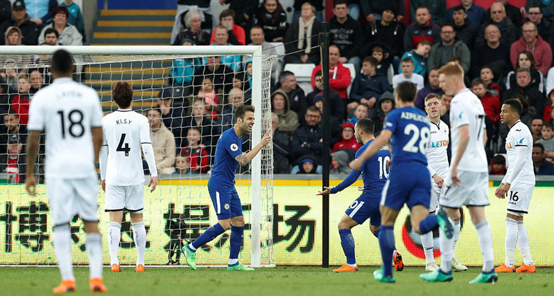 Thắng chật vật, Chelsea phả hơi nóng vào gáy Liverpool