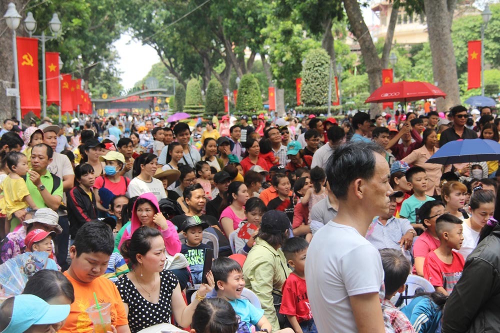 Người dân chen nhau ngạt thở ở Thảo Cầm Viên chơi lễ 30/4