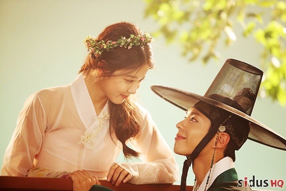 Bộ tiểu thuyết 'Mây hoạ ánh trắng' chính thức ra mắt bản tiếng Việt