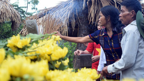 Gần 2 vạn người dâng hương viếng mộ Đại tướng ngày lễ 30/4