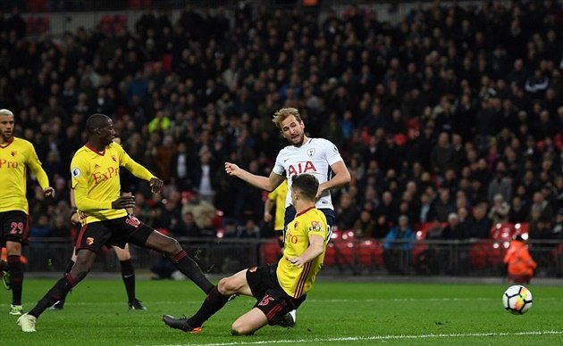 Kane nổ súng, Tottenham phả hơi nóng vào gáy Liverpool