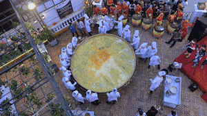 Xuất hiện chiếc bánh xèo lớn nhất Việt Nam, đường kính hơn 3 mét