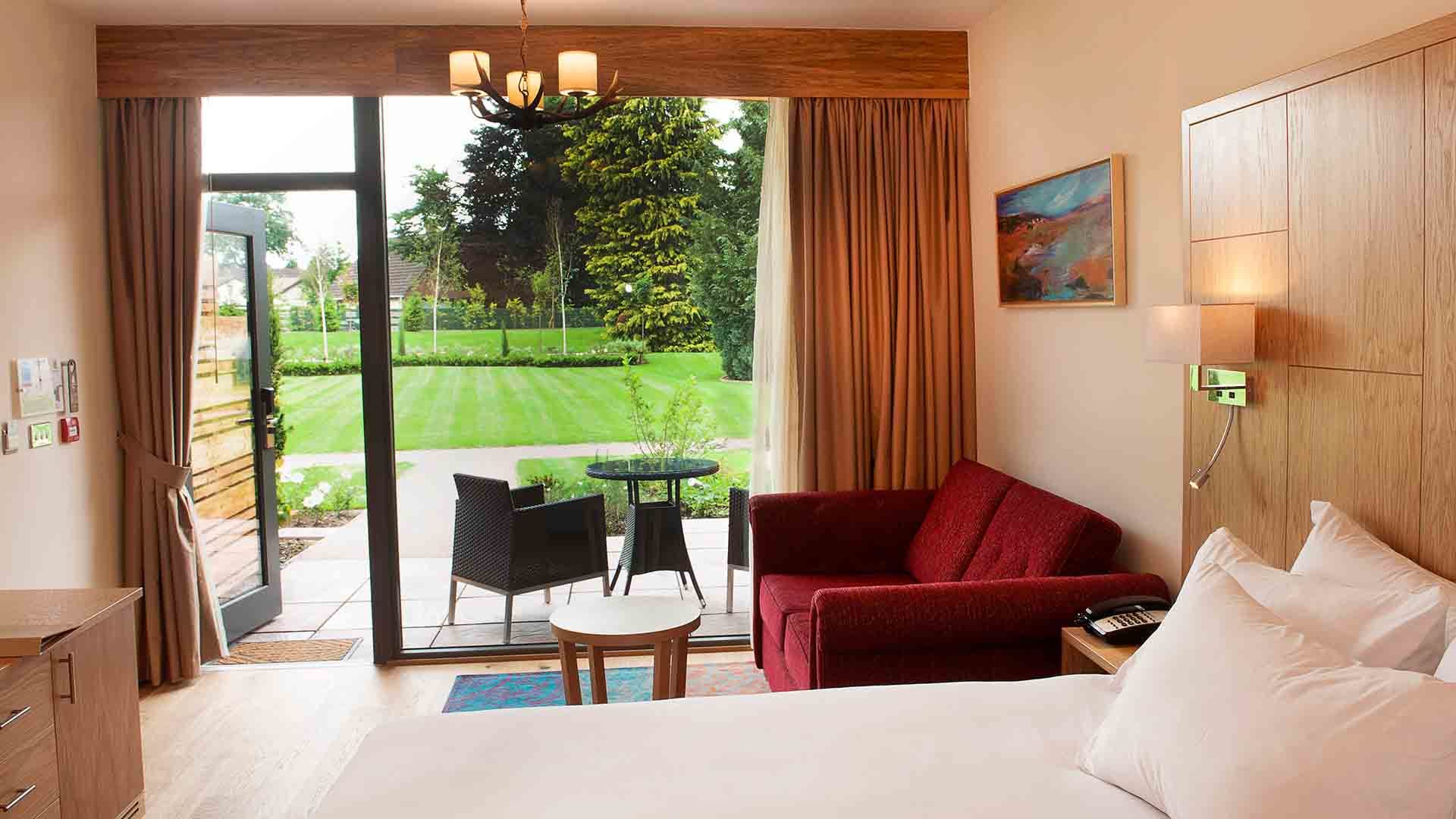 Nữ nhân viên bị sa thải vì bất mãn với 'hợp đồng tình ái'