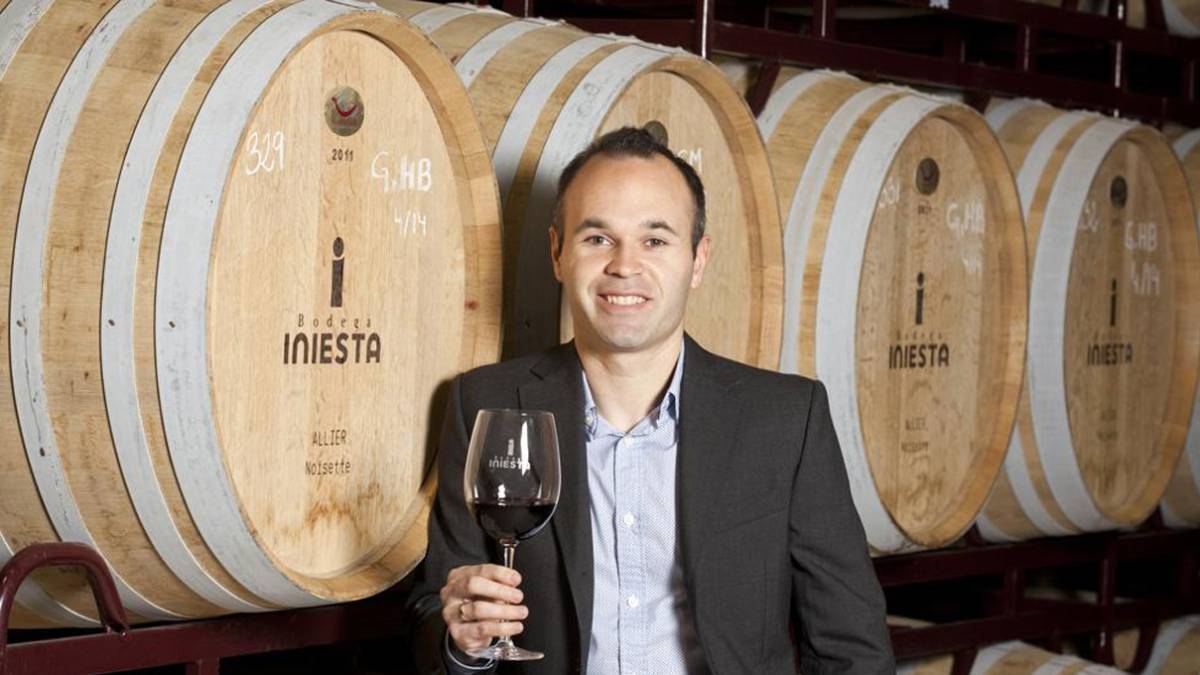 Iniesta rời Barca, sang Trung Quốc bán rượu vang