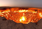 “Cổng địa ngục” bốc cháy ngùn ngụt trên sa mạc suốt nửa thế kỷ