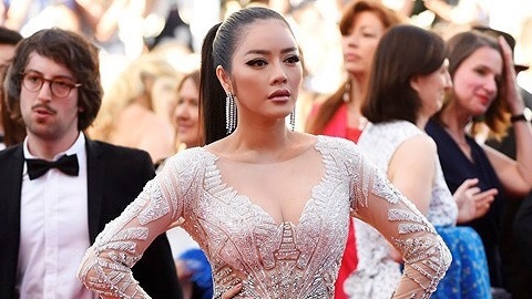 Lý Nhã Kỳ tất bật chuẩn bị váy áo đến Cannes 2018