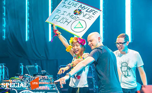 Cô gái may mắn 2 lần chung sân khấu cùng Above&Beyond