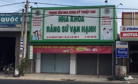 Chém nhau kinh hoàng ở phòng khám nha khoa