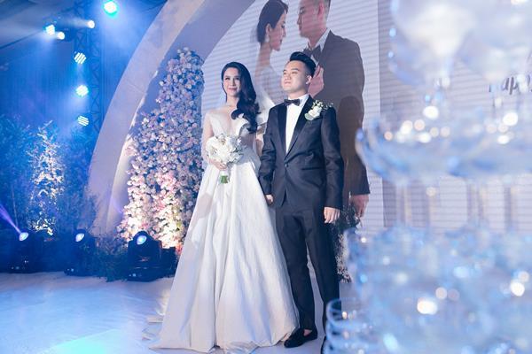 Đám cưới ngập hoa đẹp như cổ tích của Diệp Lâm Anh và chồng thiếu gia