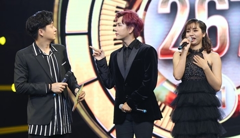 Nhạc hội song ca: Lou Hoàng tình tứ với gái dân tộc, bỏ mặc Puka