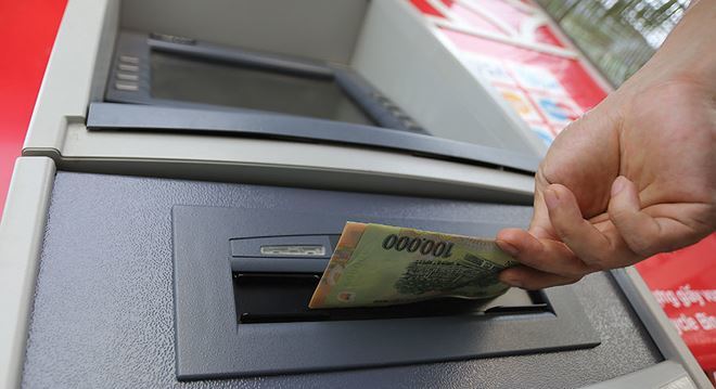 Những “chiêu mới” lấy cắp dữ liệu thẻ ATM của người dùng