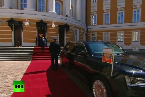 Putin cưỡi siêu xe