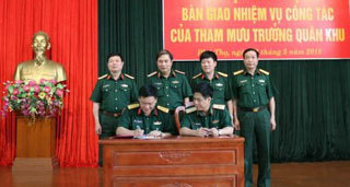 Bàn giao nhiệm vụ Tham mưu trưởng Quân khu 2