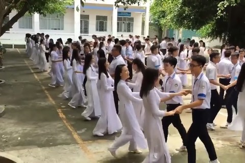 nu sinh ao dai