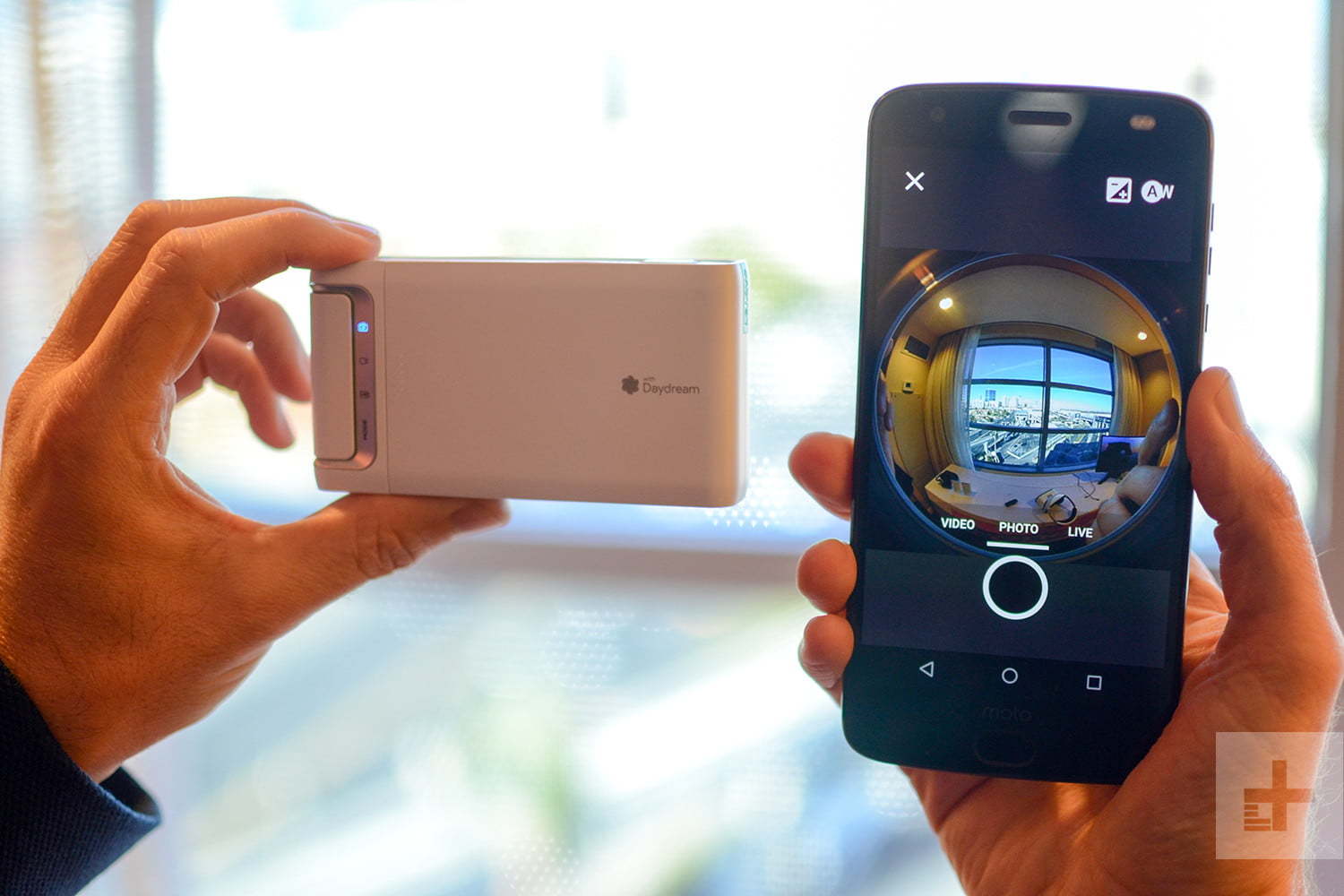 Camera thực tế ảo Lenovo quay được 180 độ, giá 7 triệu đồng