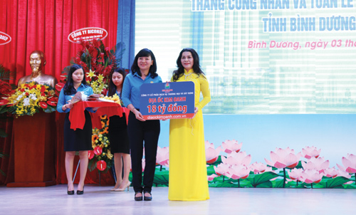 Quỹ Từ thiện Kim Oanh trao 18 tỉ đồng xây trường học