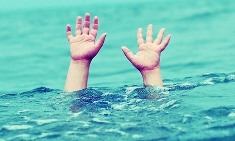 Rủ nhau đi tắm hồ, 4 học sinh chết đuối thương tâm