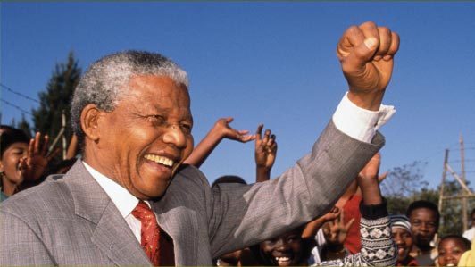 "Tù nhân vĩ đại" trở thành tổng thống da đen đầu tiên của Nam Phi