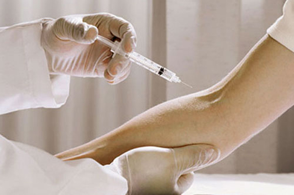 Tiêm thuốc làm trắng da, cô gái Hà Nội vào viện cấp cứu