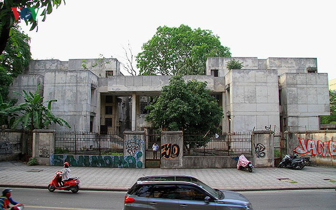 Cận cảnh ngôi nhà số 300 Kim Mã bỏ hoang suốt 27 năm qua