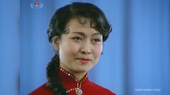 Lãnh đạo Trung - Triều xem bà Bành Lệ Viện biểu diễn